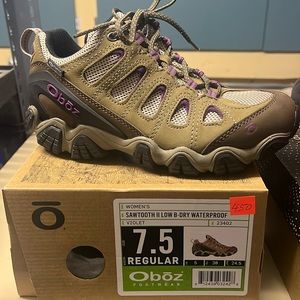 Oboz women’s Sawtooth Low BDRY color: VIOLET